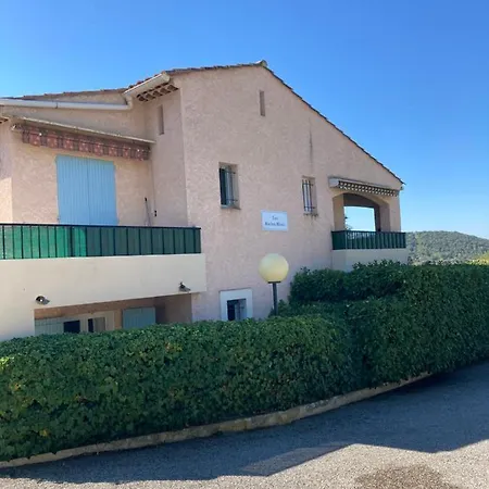 T2 Classe 2* Calme Au Coeur Du Village Provencale Apartmán *