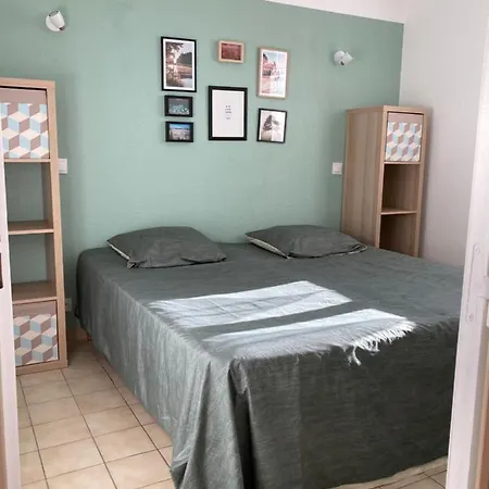 T2 Classe 2* Calme Au Coeur Du Village Provencale