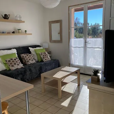 Apartment T2 Classe 2* Calme Au Coeur Du Village Provencale