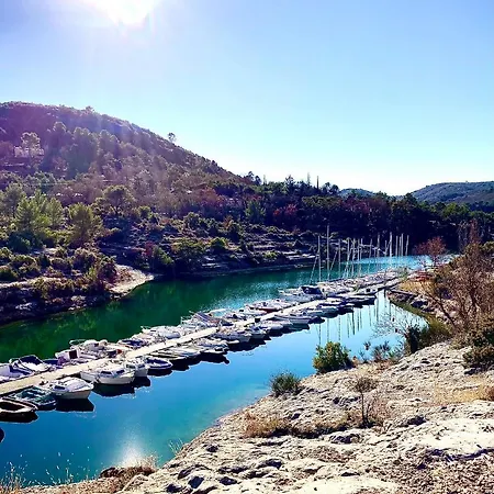 T2 Classé 2* Calme Au Coeur Du Village Provençale *