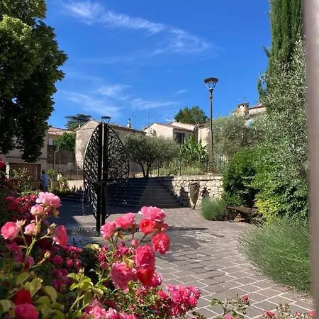 T2 Classé 2* Calme Au Coeur Du Village Provençale *
