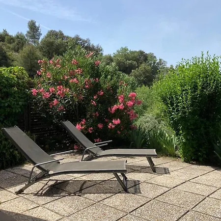 T2 Classe 2* Calme Au Coeur Du Village Provencale Apartment