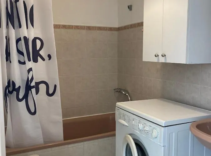 T2 Classe 2* Calme Au Coeur Du Village Provencale *