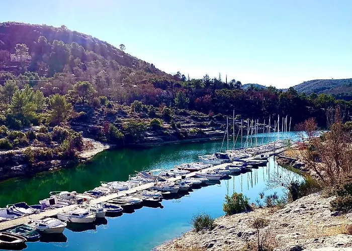 T2 Classe 2* Calme Au Coeur Du Village Provencale *